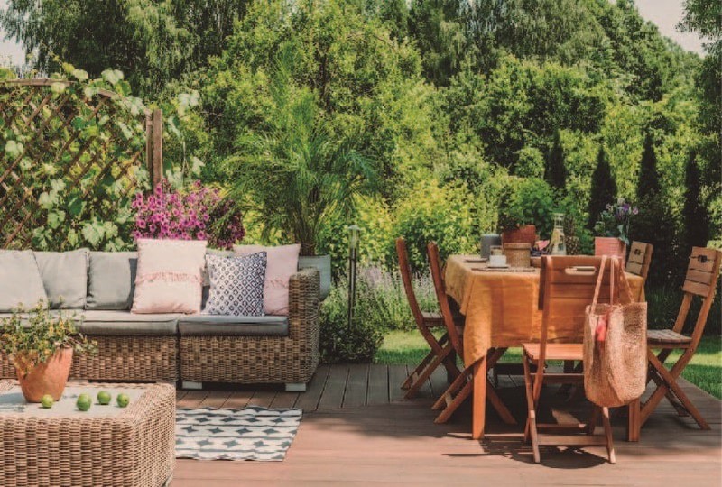 Garden furniture maintenance guide: how to care for them and keep them in good condition