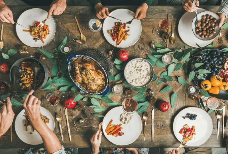 How to decorate the Christmas table: 6 elements that cannot be missing