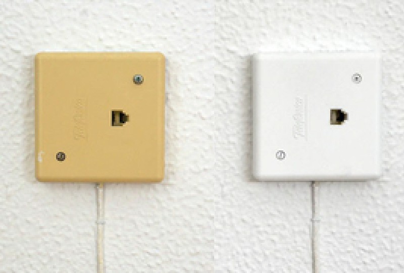 How to paint sockets and switches to easily renew them